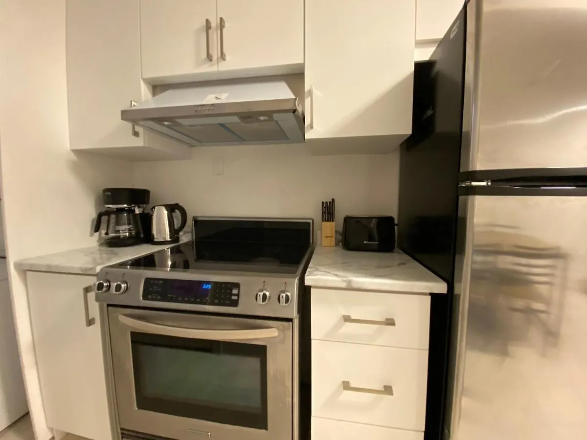 Yorkmills And Bayview !A Spacious And Modern Private Bdr With Shared Bathroom تورونتو كندا