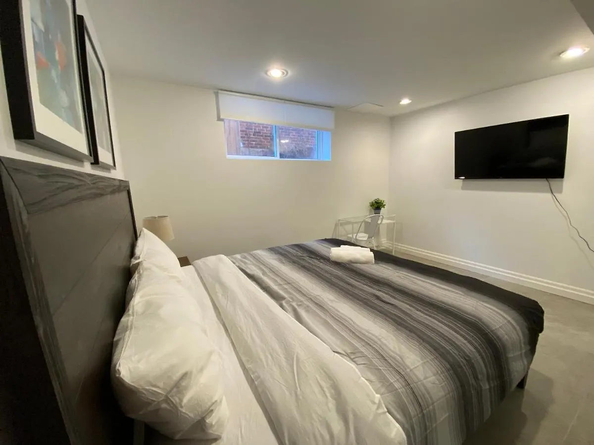 Yorkmills And Bayview !A Spacious And Modern Private Bdr With Shared Bathroom تورونتو 0*,
