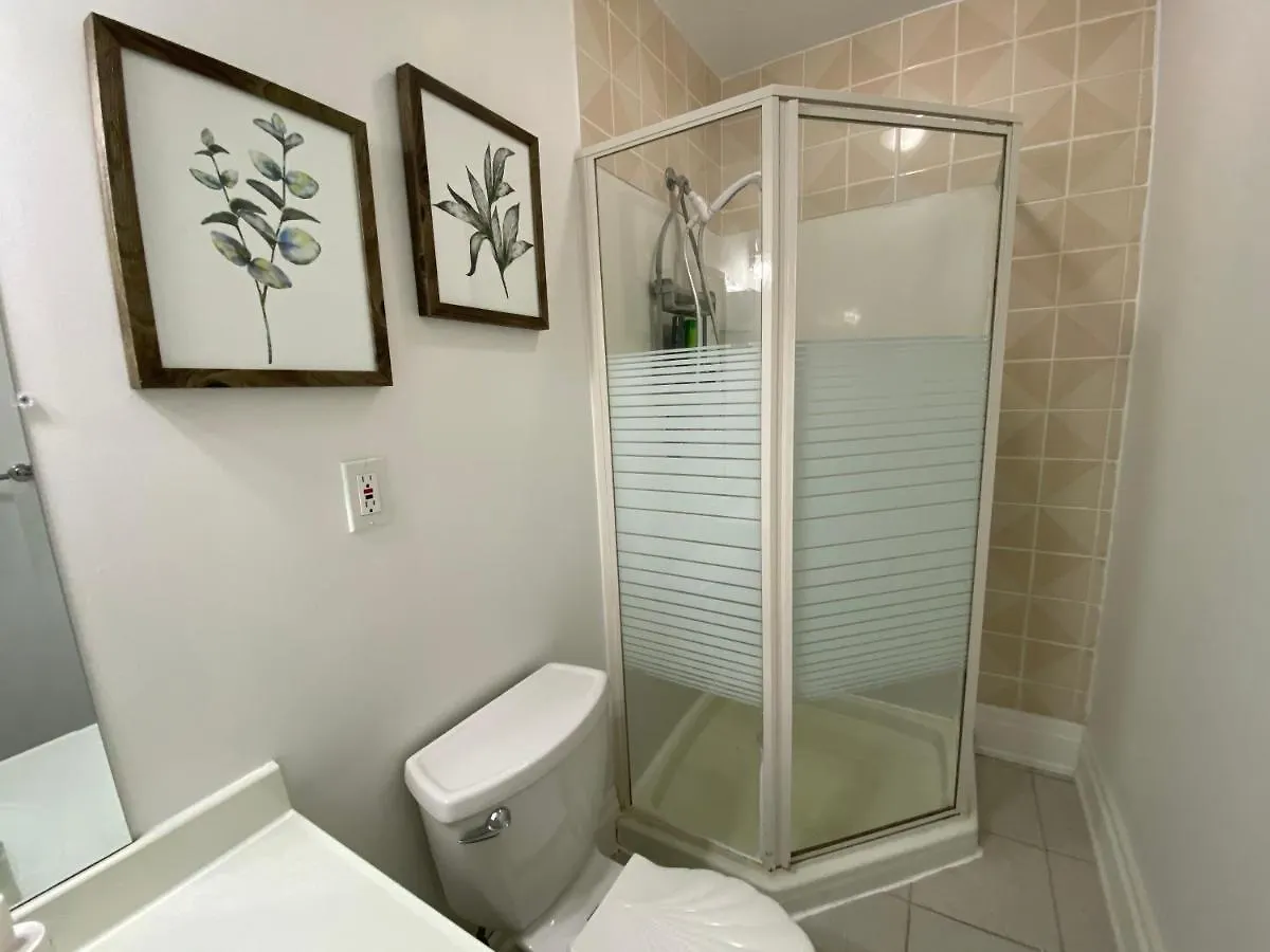Yorkmills And Bayview !A Spacious And Modern Private Bdr With Shared Bathroom تورونتو 0*,  كندا