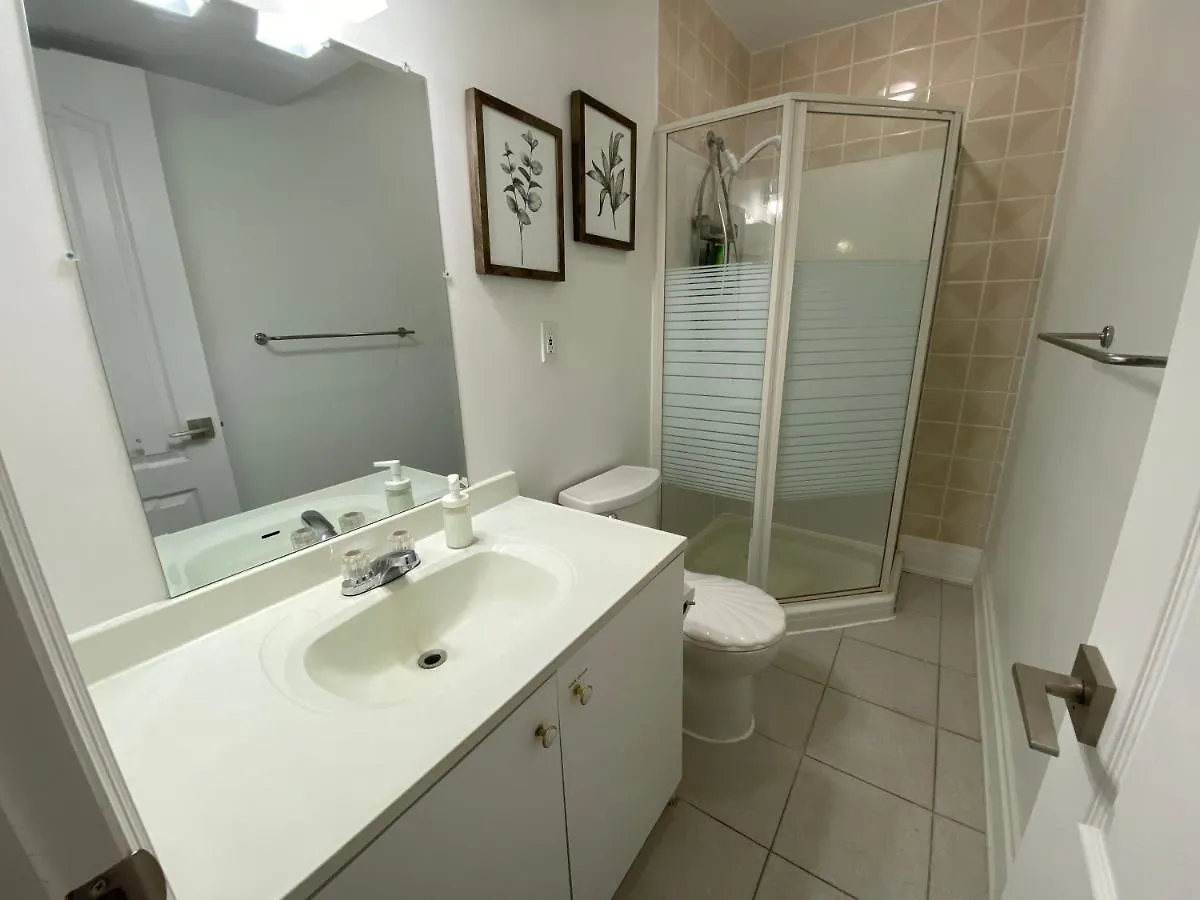 Yorkmills And Bayview !A Spacious And Modern Private Bdr With Shared Bathroom تورونتو كندا